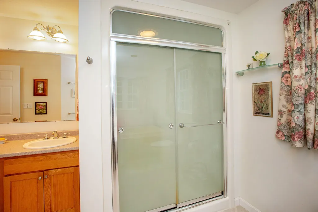 17 Damarin Lane Brunswick ME 04011