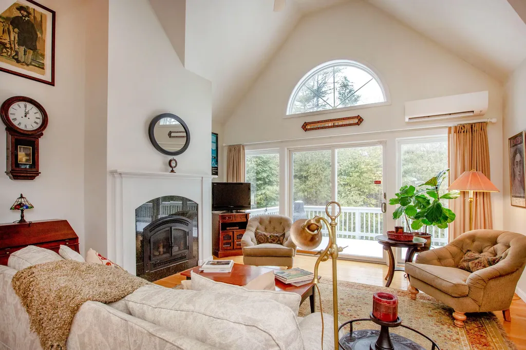 17 Damarin Lane Brunswick ME 04011