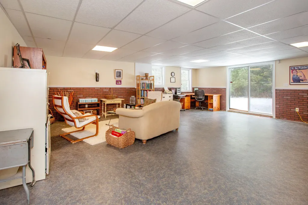 17 Damarin Lane Brunswick ME 04011