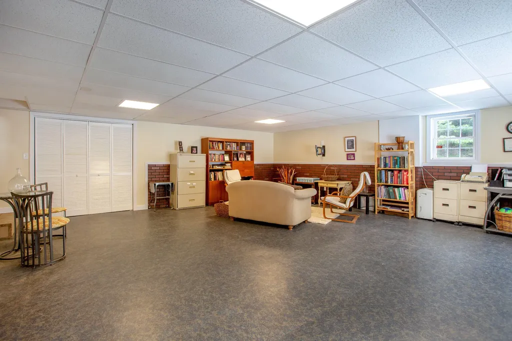 17 Damarin Lane Brunswick ME 04011
