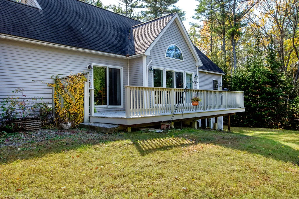 17 Damarin Lane Brunswick ME 04011