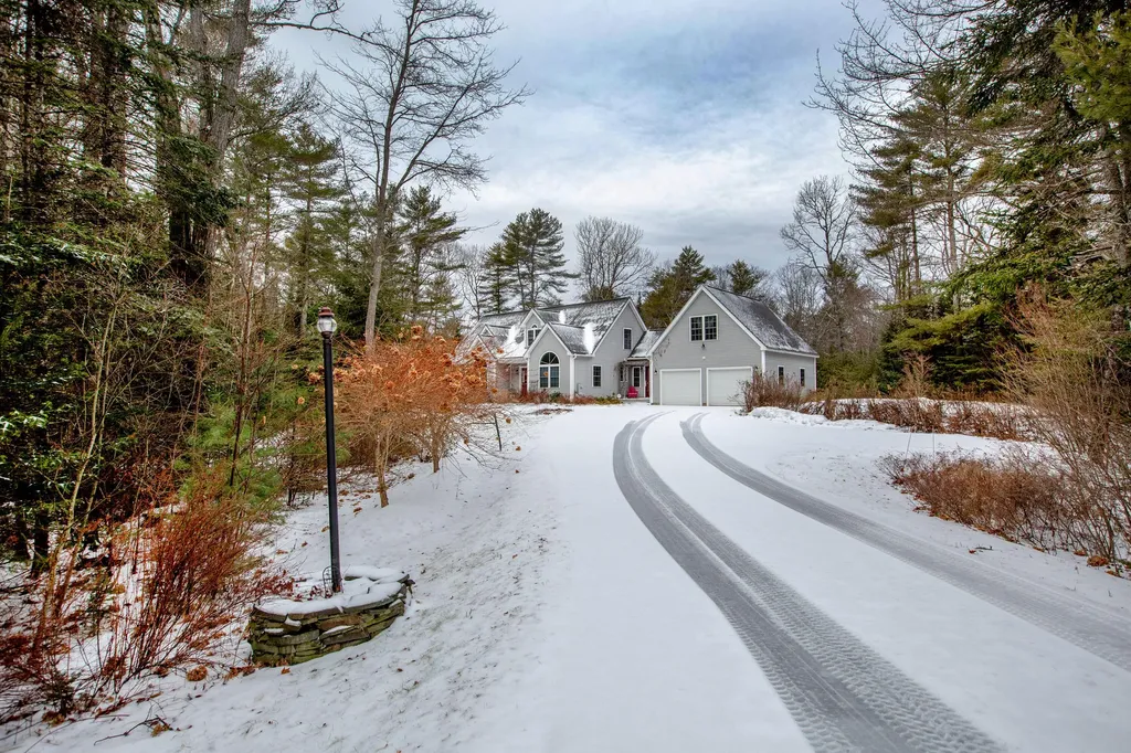 17 Damarin Lane Brunswick ME 04011
