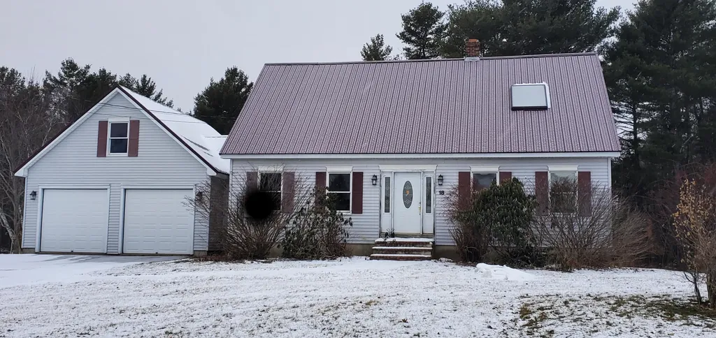 18 Constitution Avenue Hampden ME 04444