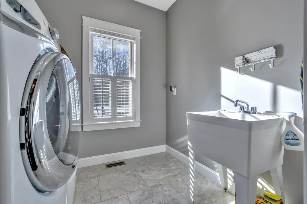 7 Mastwood Lane Kennebunk ME 04043