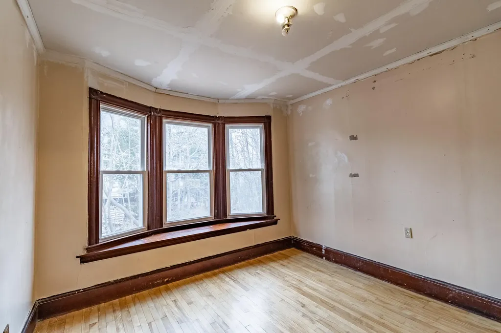 77 Gamage Avenue Auburn ME 04210