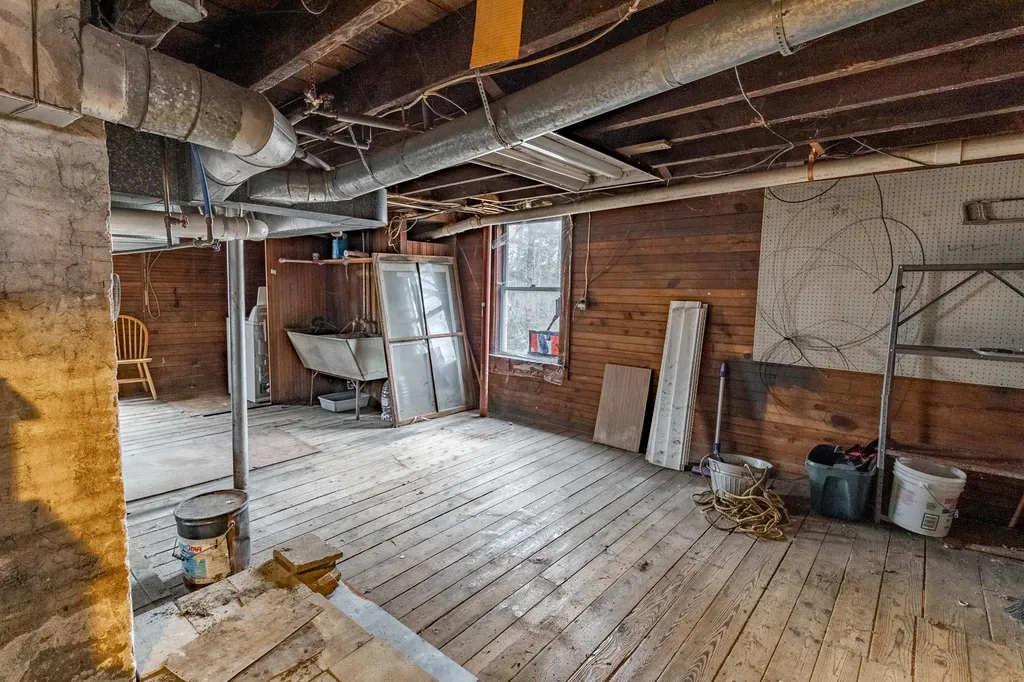 77 Gamage Avenue Auburn ME 04210