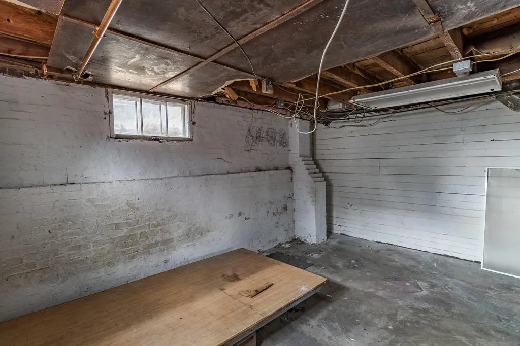 77 Gamage Avenue Auburn ME 04210