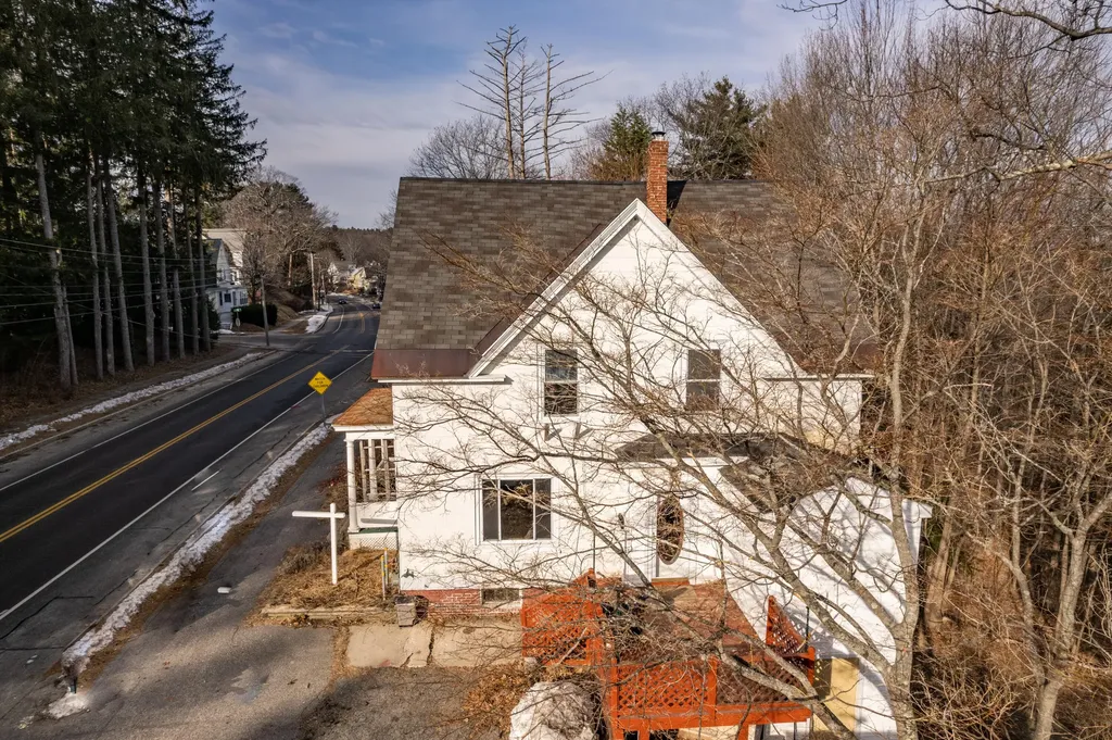 77 Gamage Avenue Auburn ME 04210
