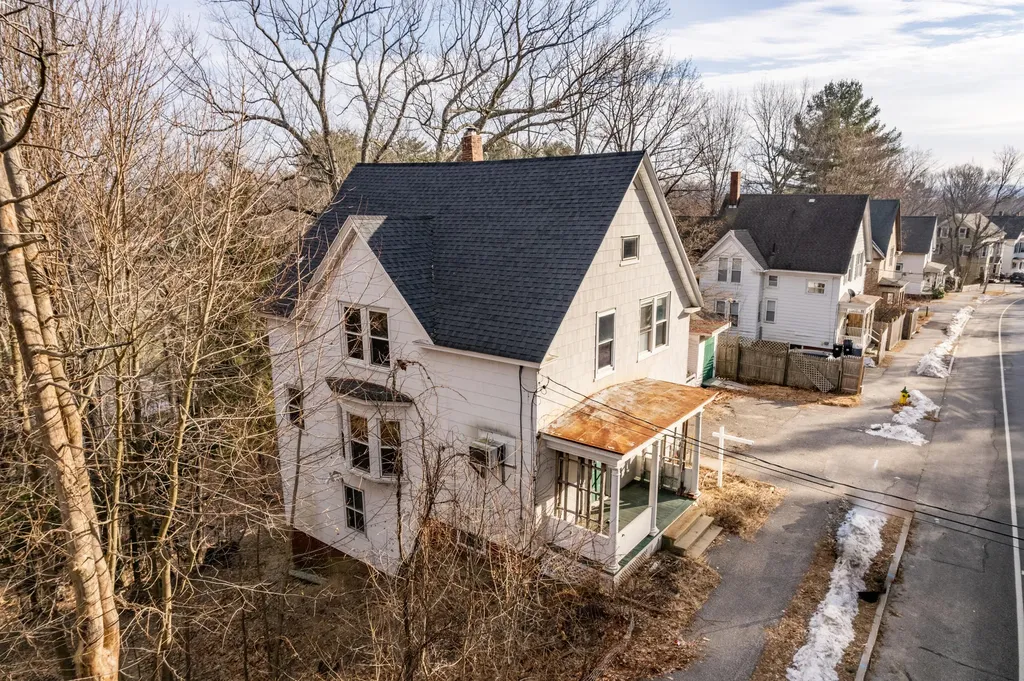 77 Gamage Avenue Auburn ME 04210