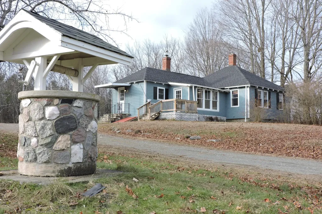 142 Railroad Street Clinton ME 04927