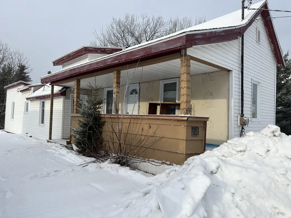 89 6th Avenue Madawaska ME 04756