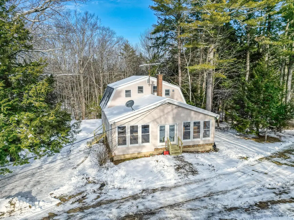 100 Stage Road Pittston ME 04345