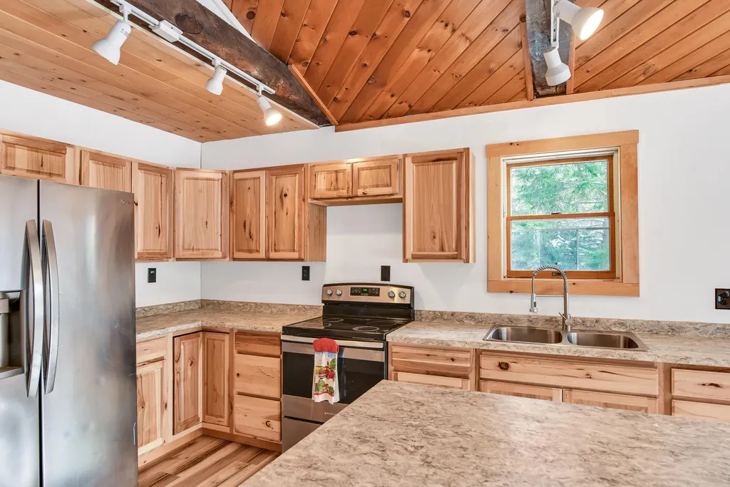 100 Stage Road Pittston ME 04345