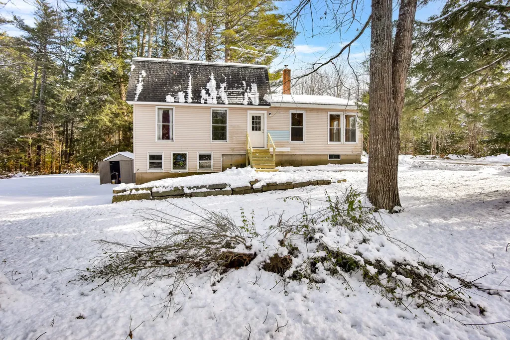 100 Stage Road Pittston ME 04345