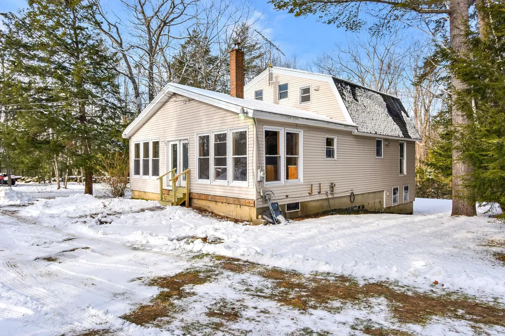 100 Stage Road Pittston ME 04345