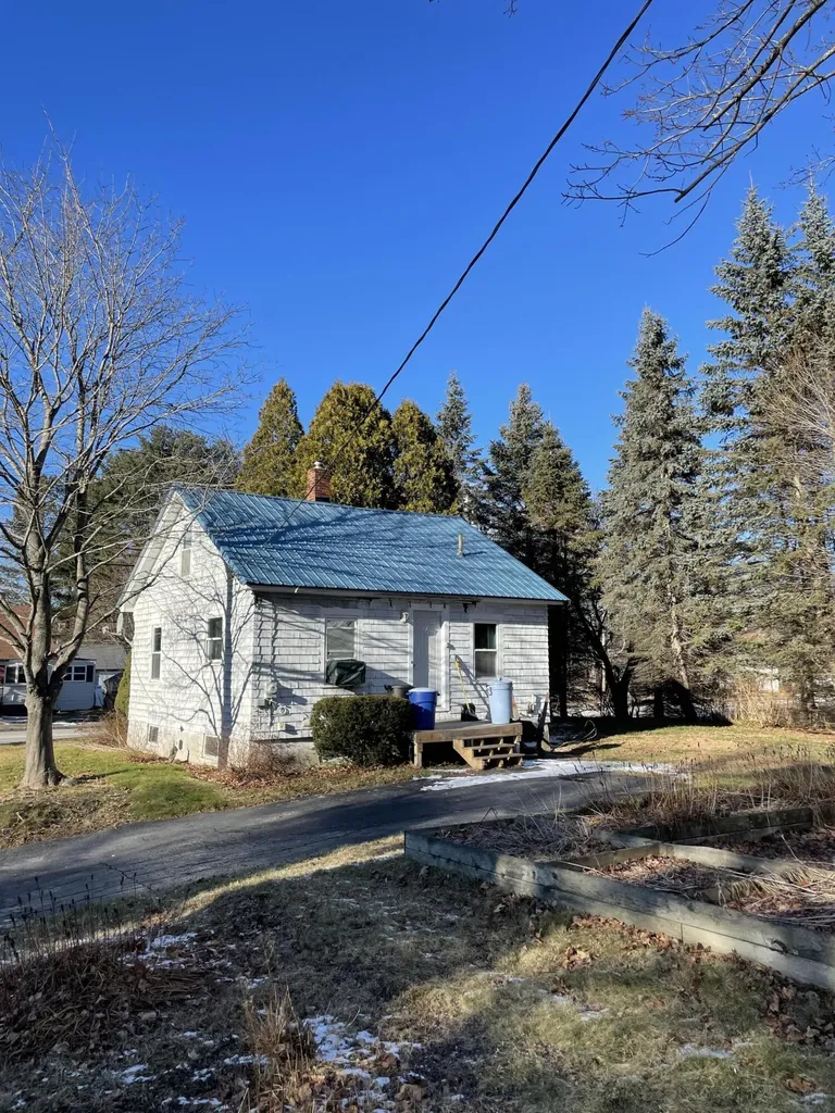 83 Maple Point Auburn ME 04210
