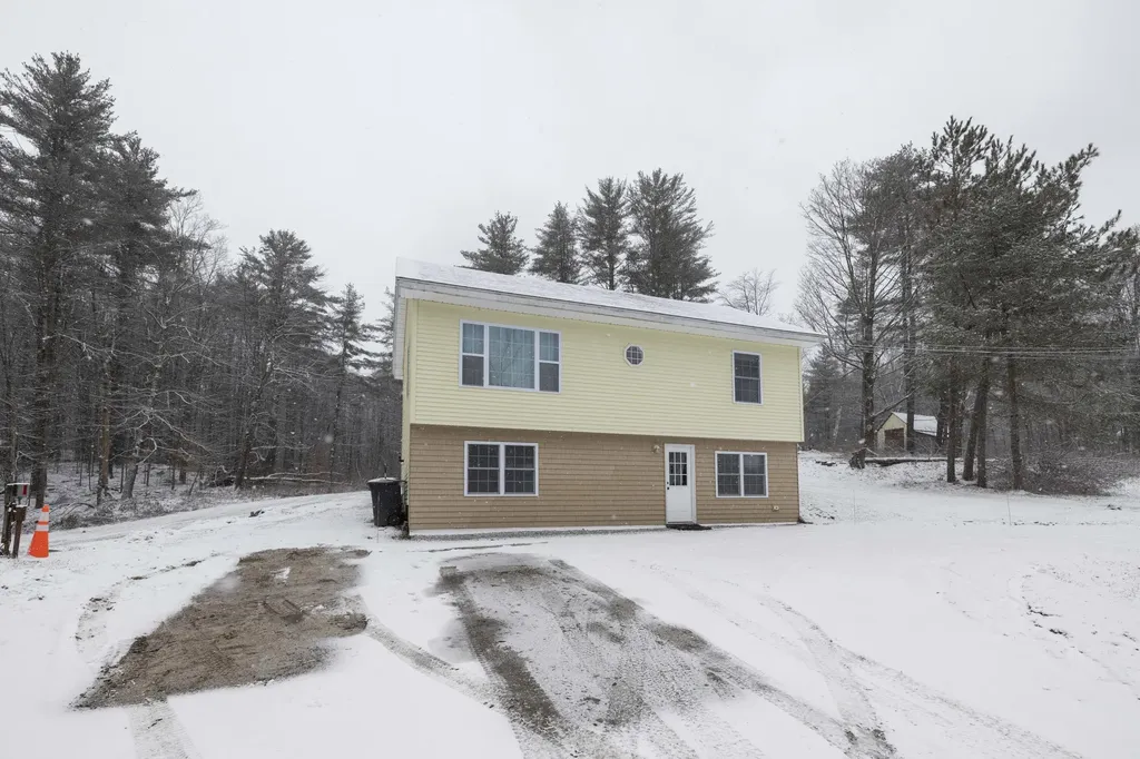 185 Vickery Road Auburn ME 04210