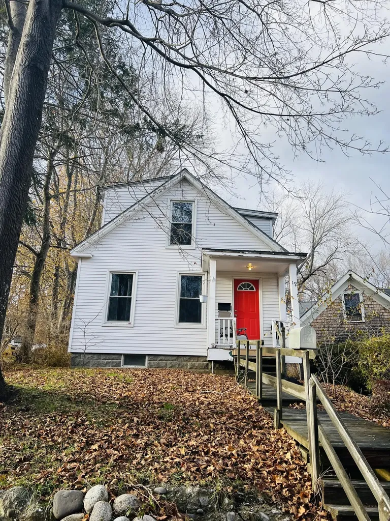 19 James Street Orono ME 04473