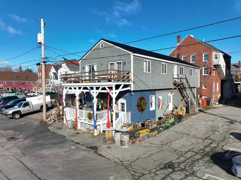 85 Parking Lot Lane Damariscotta ME 04543
