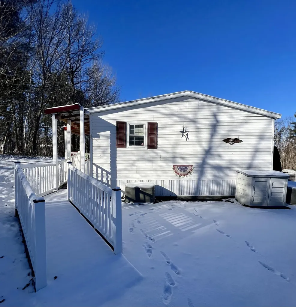 4 Crestview Drive Lewiston ME 04240