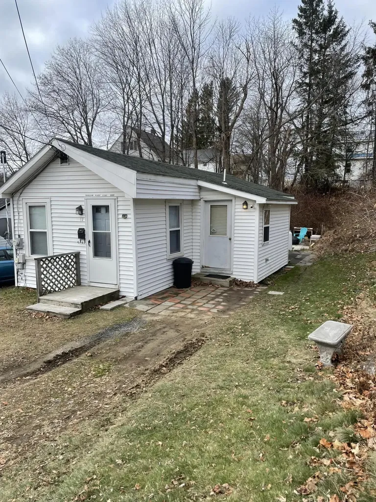 12 Hillcrest Street Augusta ME 04330