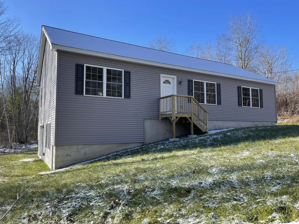 17 Village Valley Road Nobleboro ME 04555