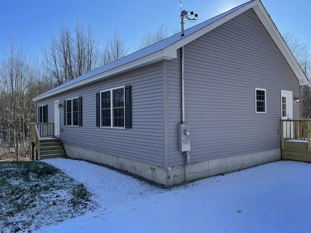 17 Village Valley Road Nobleboro ME 04555