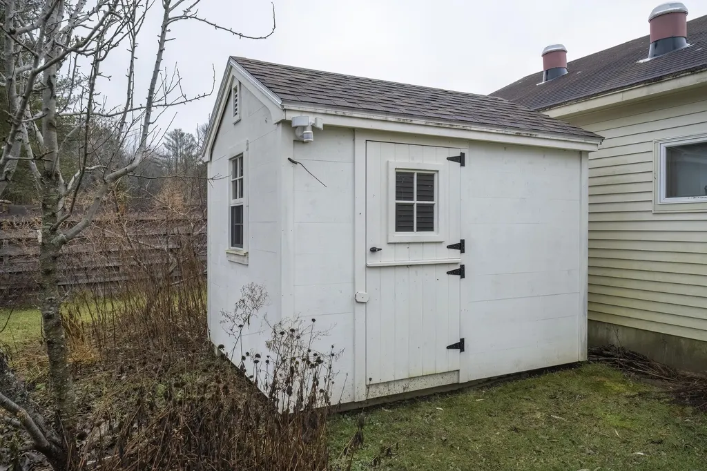52 Branch Road Damariscotta ME 04543