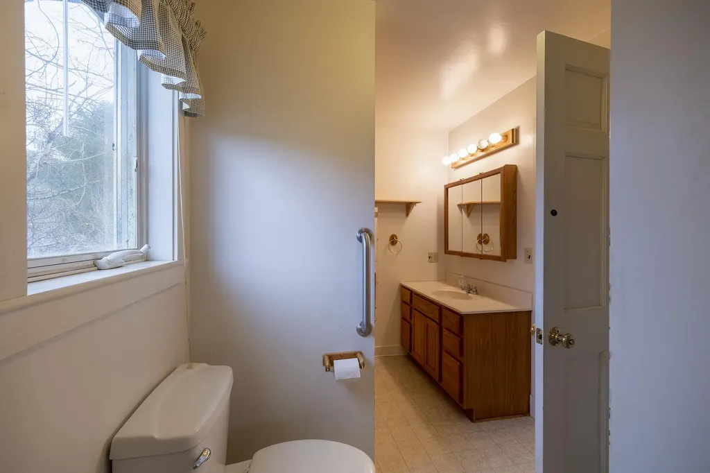 52 Branch Road Damariscotta ME 04543