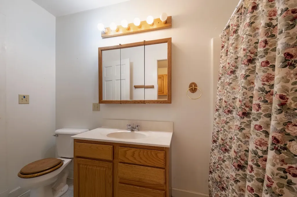 52 Branch Road Damariscotta ME 04543