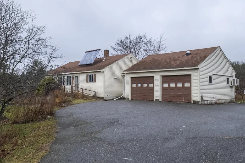 52 Branch Road Damariscotta ME 04543