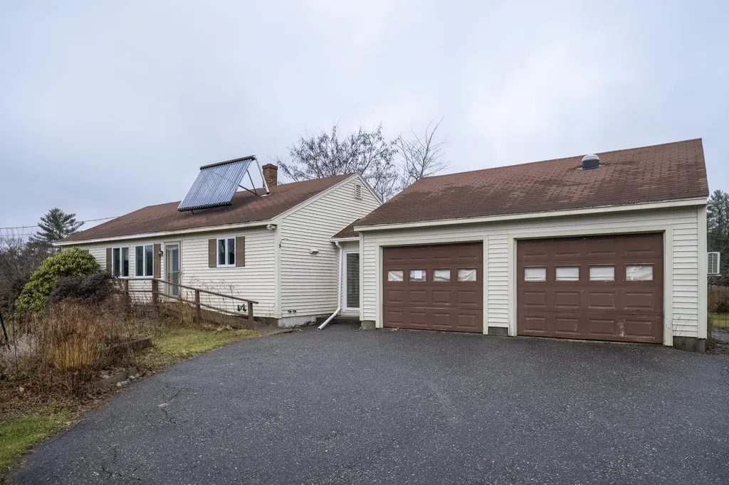 52 Branch Road Damariscotta ME 04543
