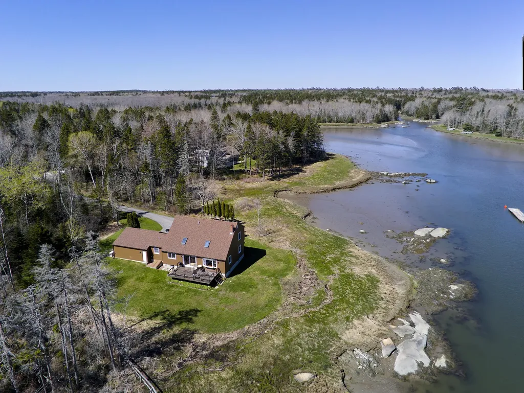 156 Scraggle Point Road Saint George ME 04859