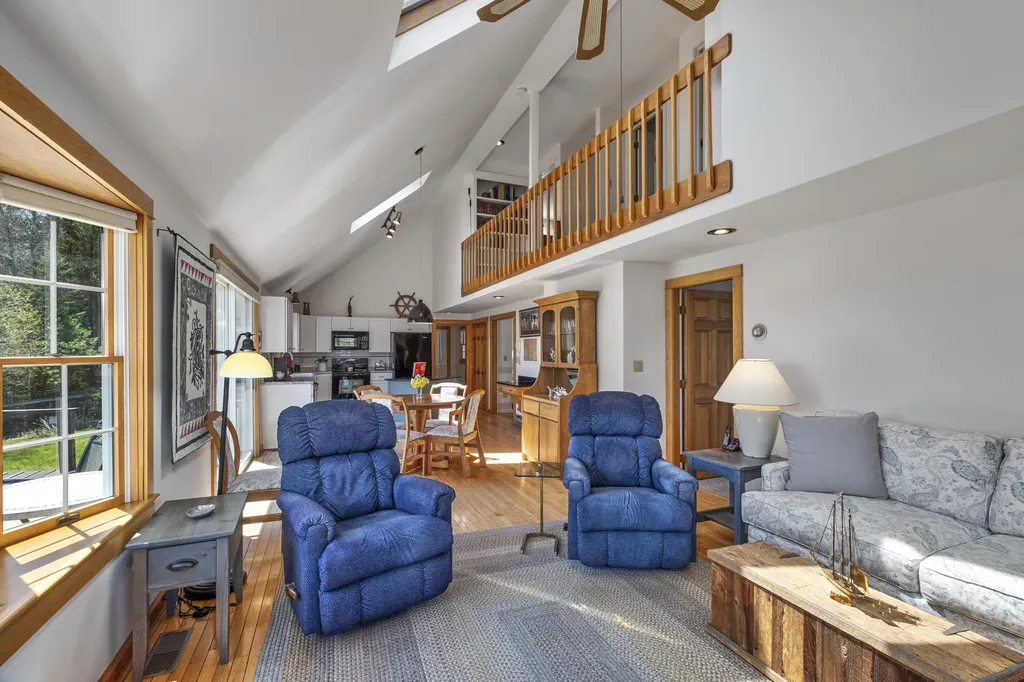 156 Scraggle Point Road Saint George ME 04859