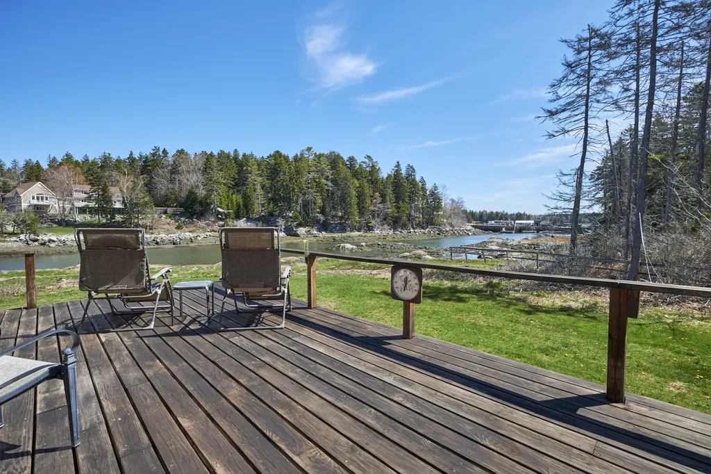 156 Scraggle Point Road Saint George ME 04859