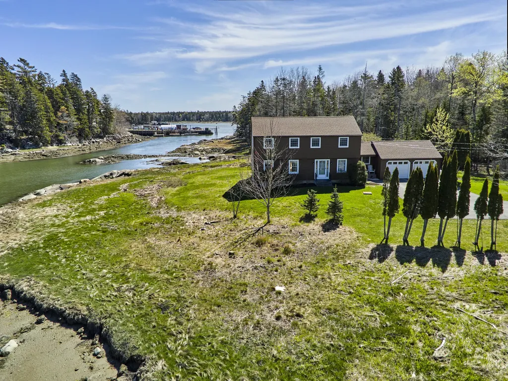 156 Scraggle Point Road Saint George ME 04859