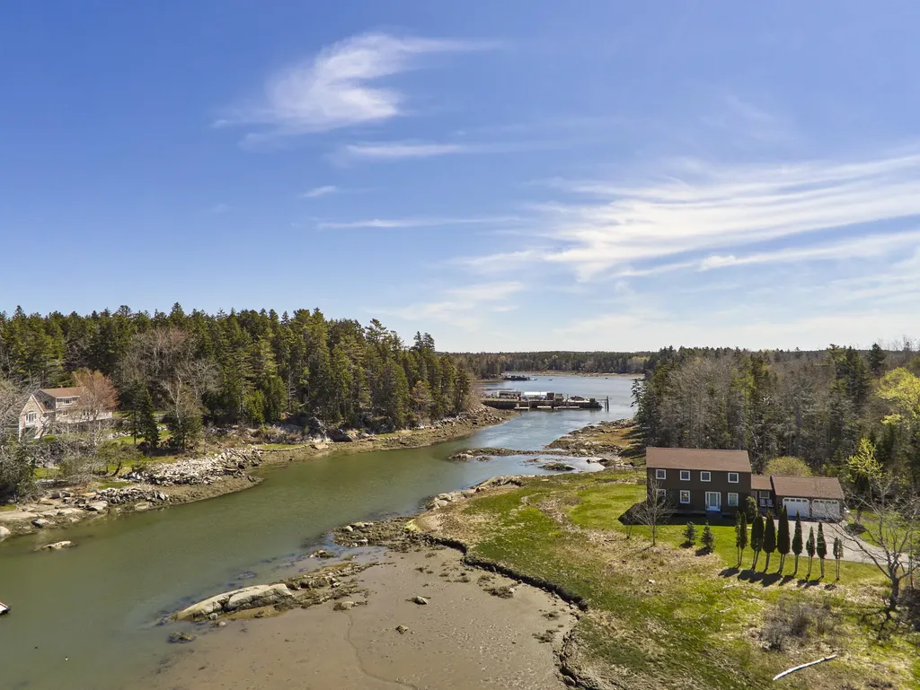 156 Scraggle Point Road Saint George ME 04859