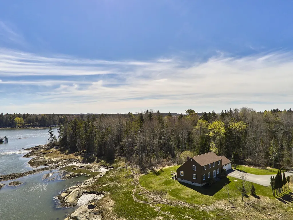 156 Scraggle Point Road Saint George ME 04859