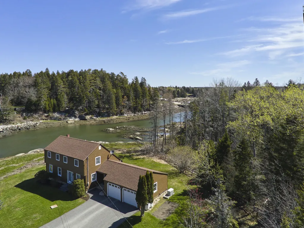 156 Scraggle Point Road Saint George ME 04859