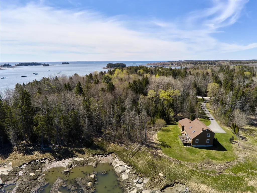 156 Scraggle Point Road Saint George ME 04859