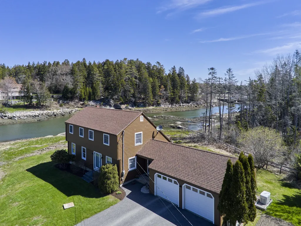 156 Scraggle Point Road Saint George ME 04859