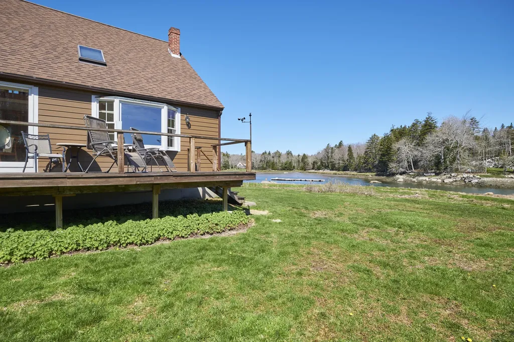 156 Scraggle Point Road Saint George ME 04859