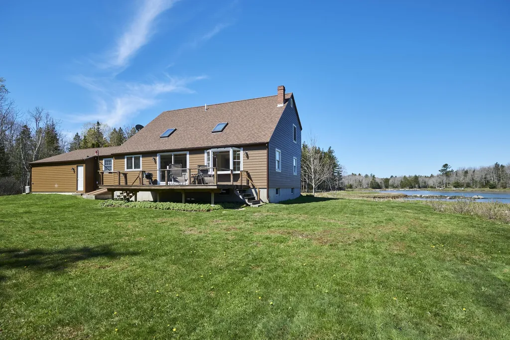 156 Scraggle Point Road Saint George ME 04859