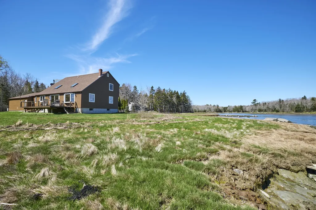 156 Scraggle Point Road Saint George ME 04859