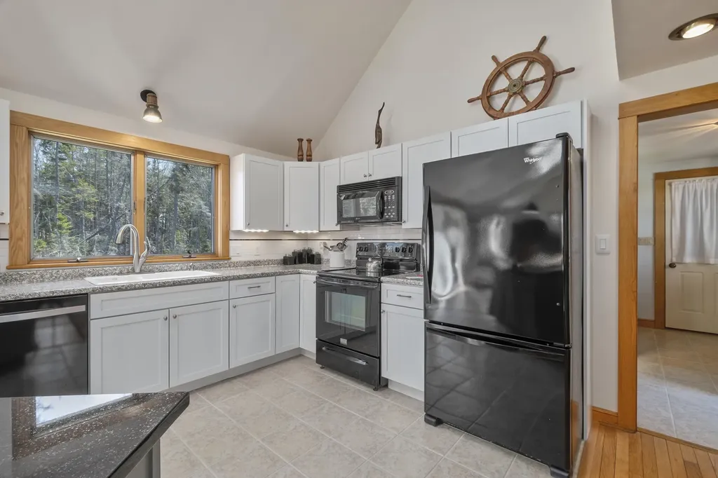 156 Scraggle Point Road Saint George ME 04859