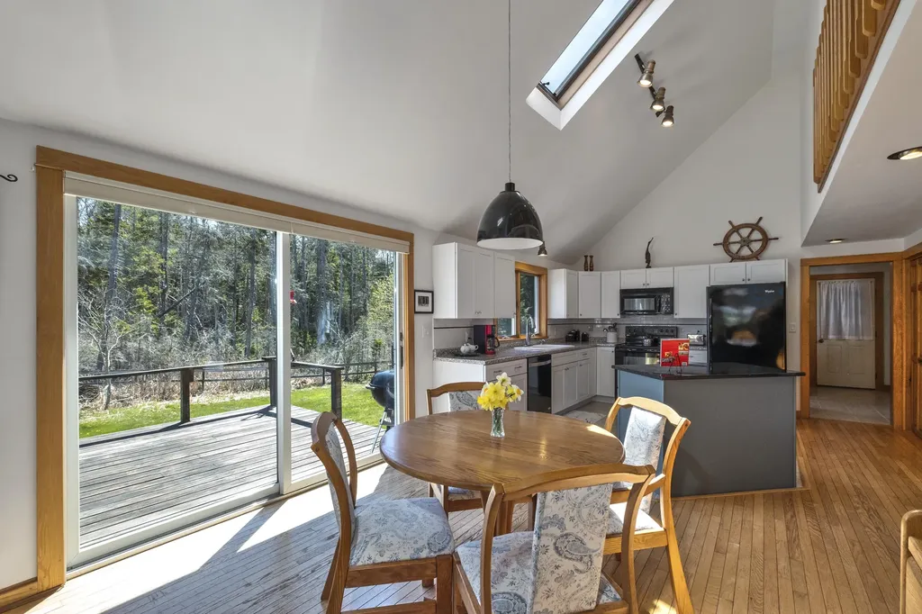 156 Scraggle Point Road Saint George ME 04859