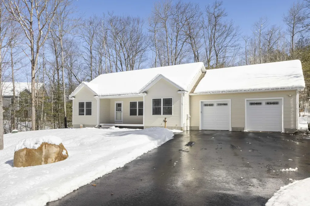 25 Lavery Lane Sanford ME 04073