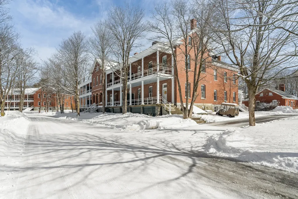 46 Mckinley Court Portland ME 04109