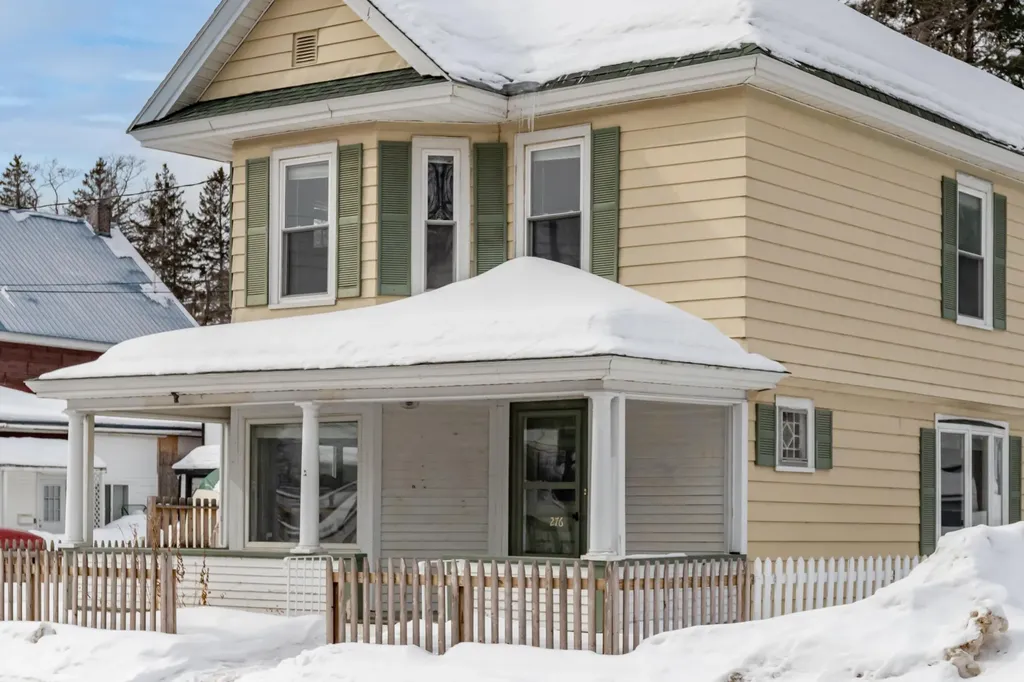 276 Penobscot Avenue Millinocket ME 04462