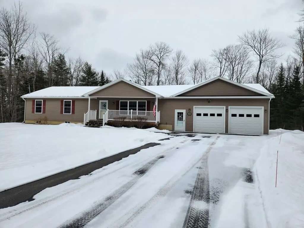 67 Manansis View Glenburn ME 04401